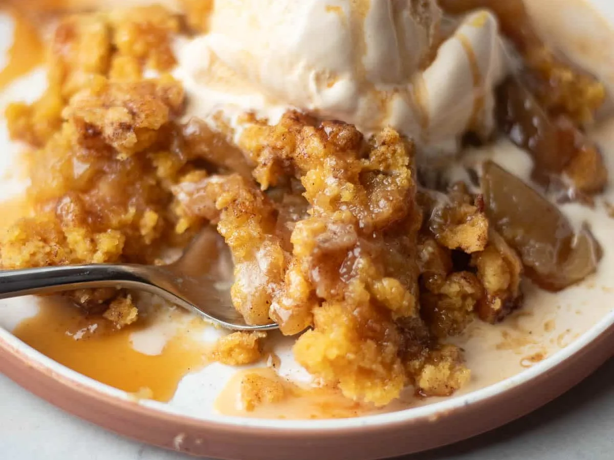 Apple Cream Cake