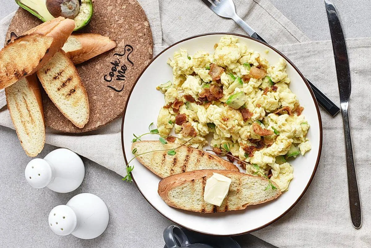 AVOCADO EGG SCRAMBLE