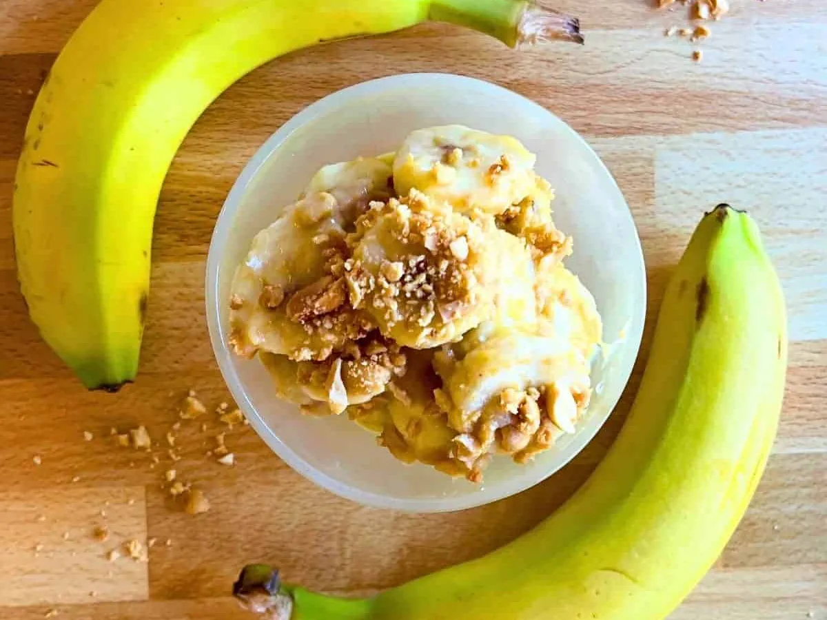 Banana and Peanut Salad