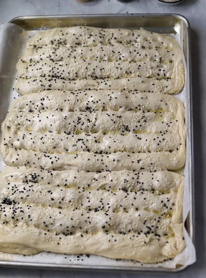 Barbari Bread (Nan−e Barbari)