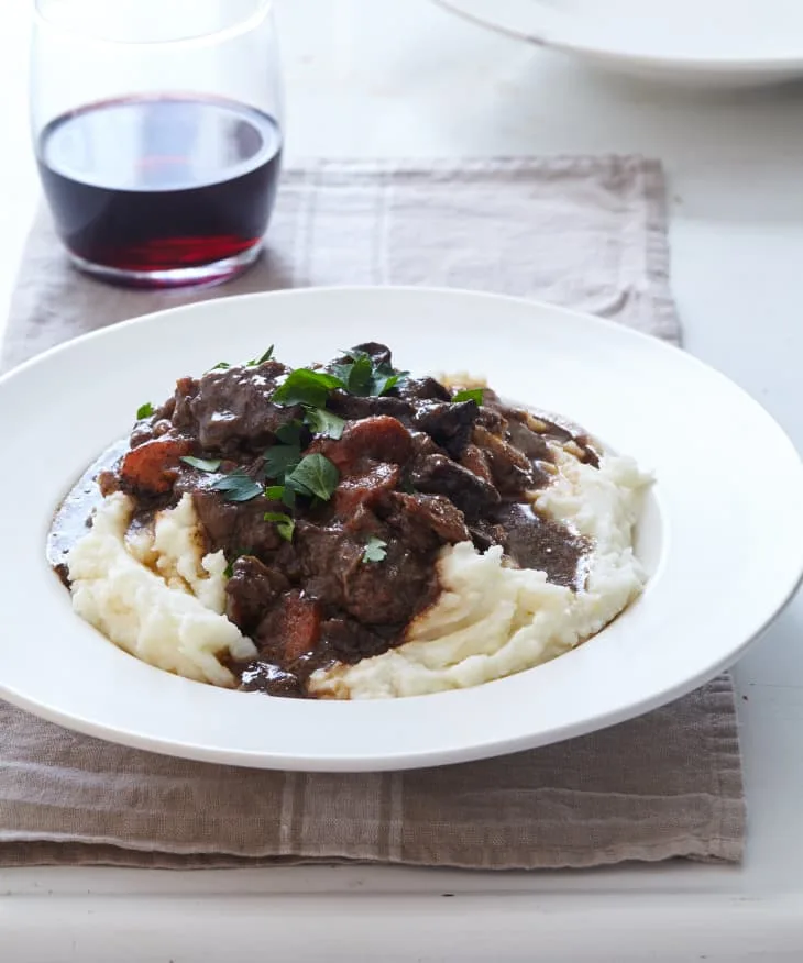 BEEF WITH MUSHROOMS AND RED WINE GRAVY