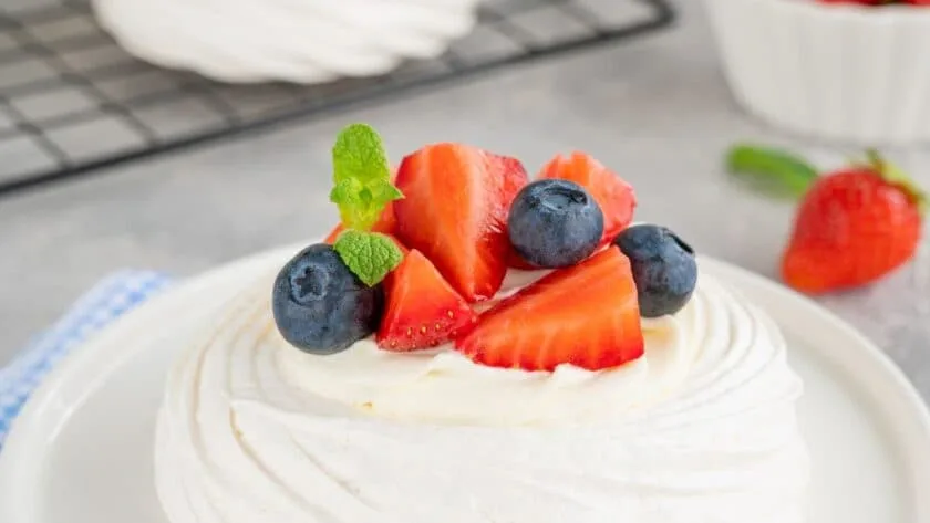 Berry Pavlova