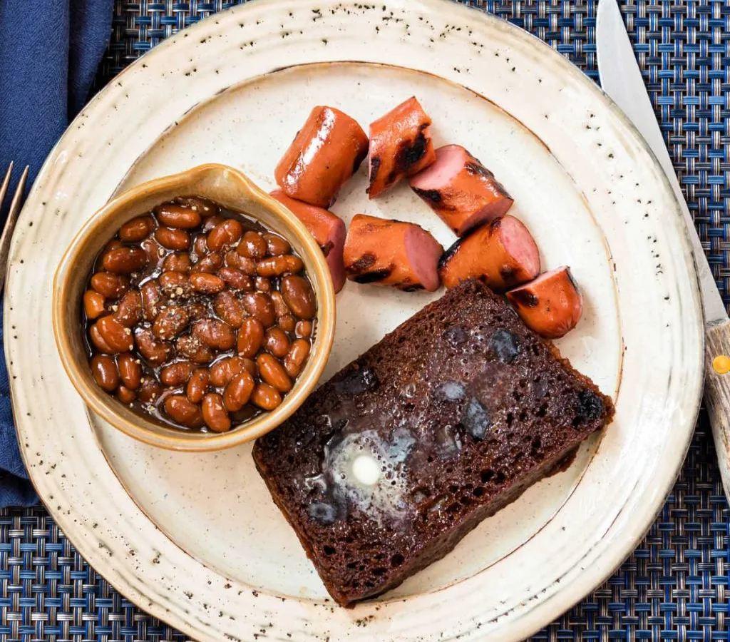 BOSTON BROWN BREAD (A MUST WITH BAKED BEANS)