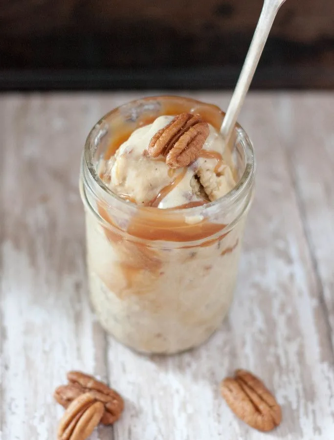 Bourbon−Pecan Ice Cream