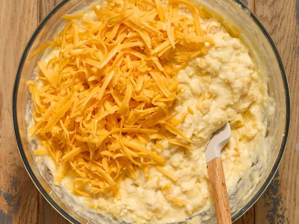 CHEDDER CHEESE CASSEROLE BREAD