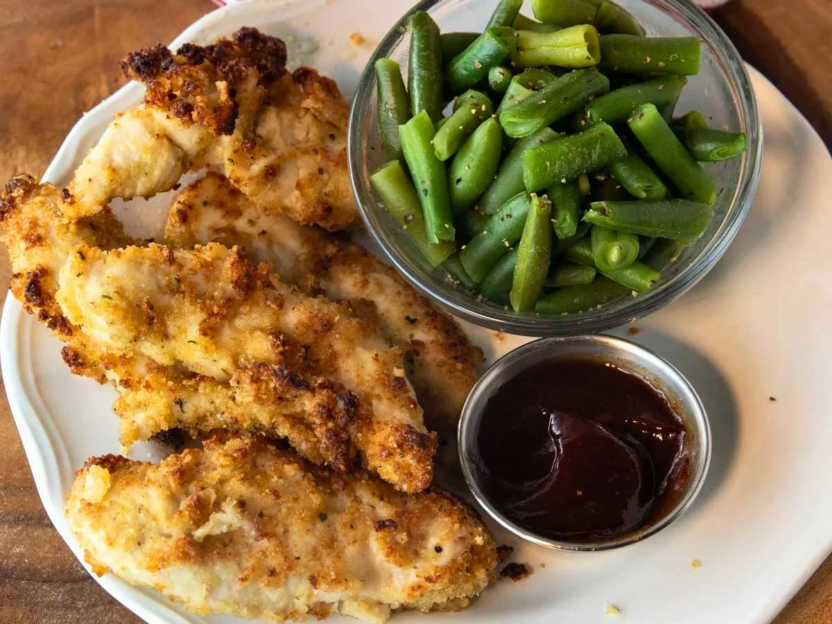 Cheese−Crusted Chicken with Cream
