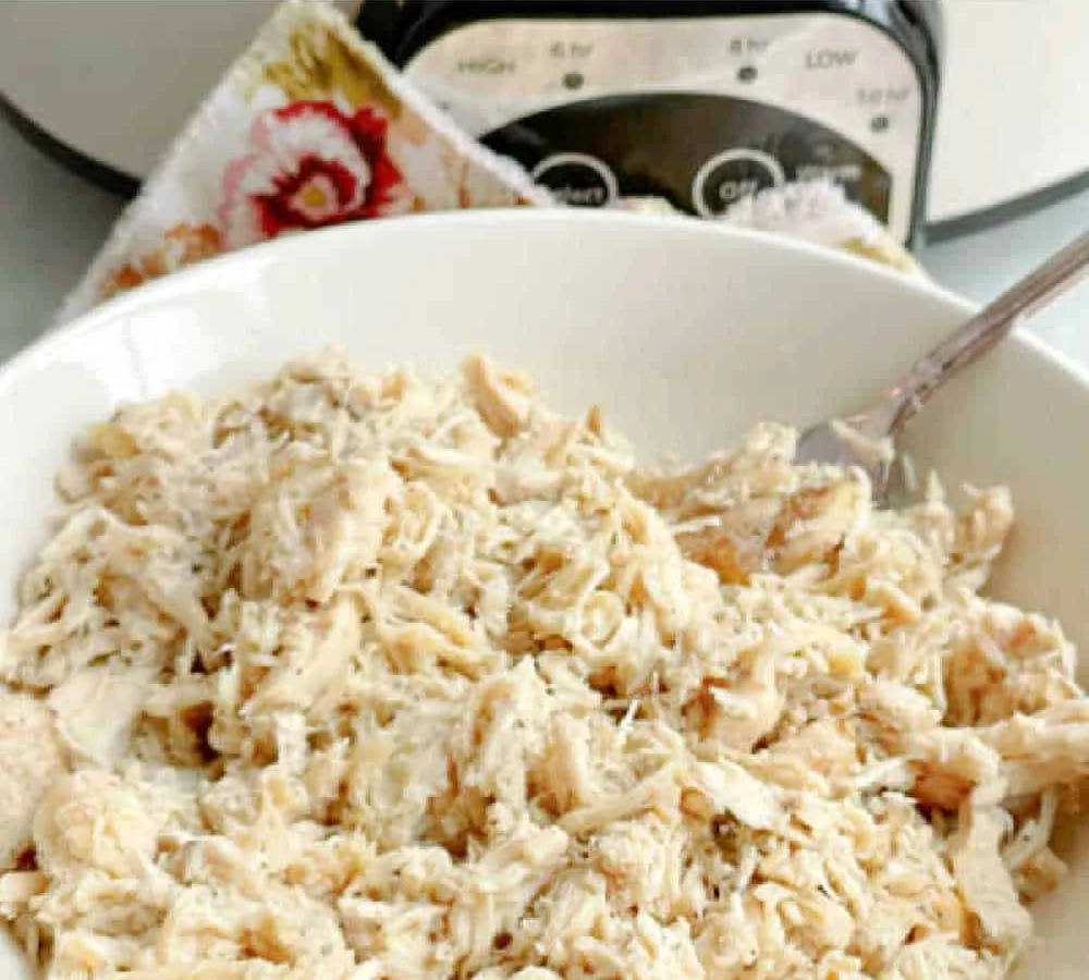 CHEESY CROCK POT CHICKEN