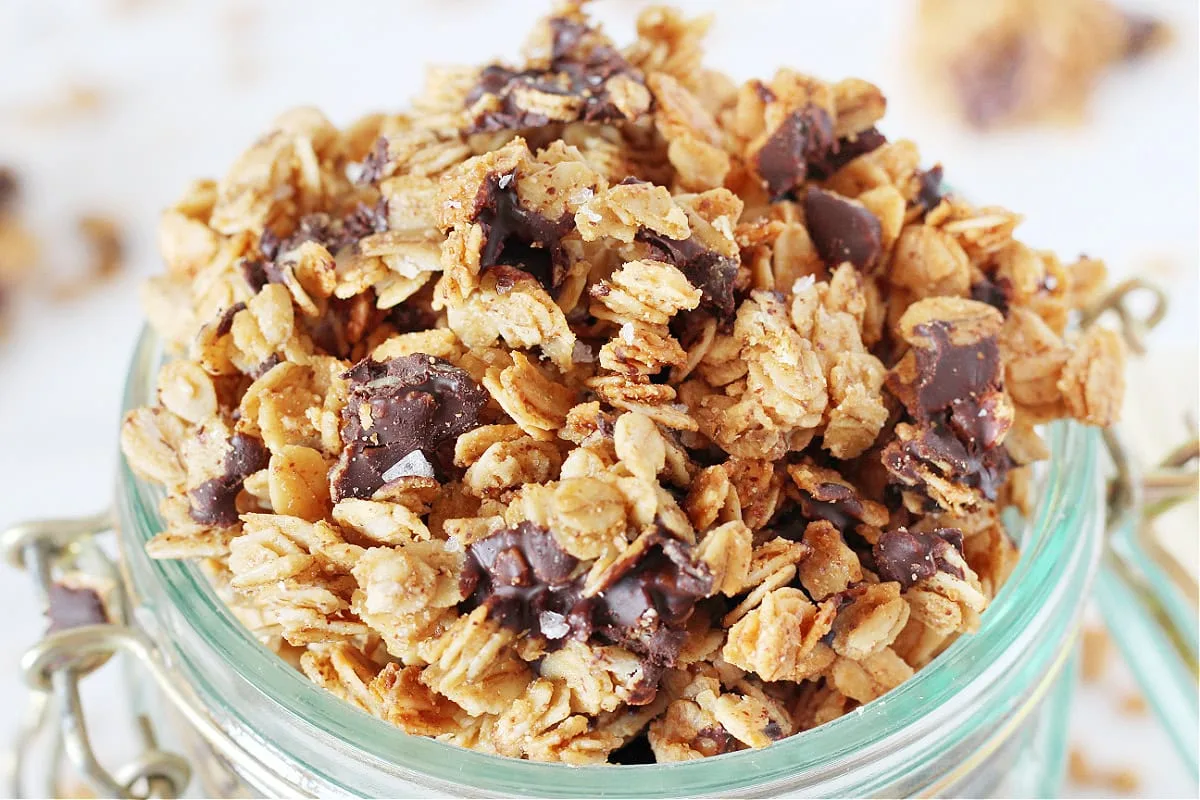 CHOCOHOLIC GRANOLA