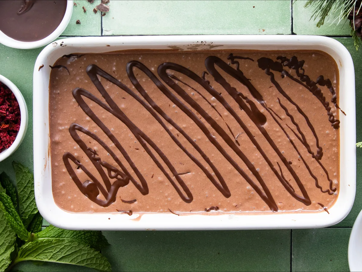 Chocolate−Peppermint Ripple Ice Cream