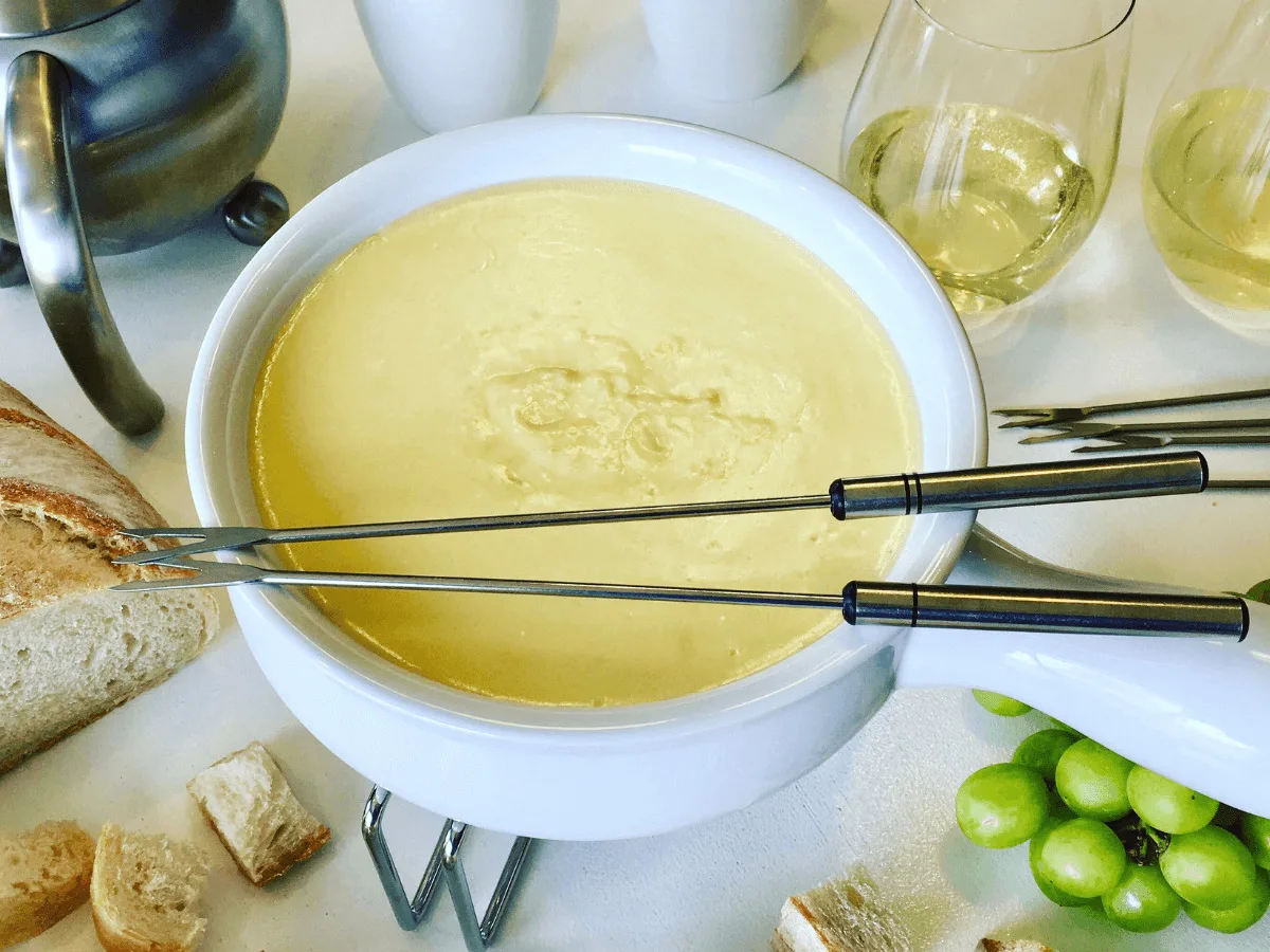 CLASSIC SWISS FONDUE