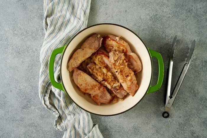 Country Ribs with Apples and Kraut