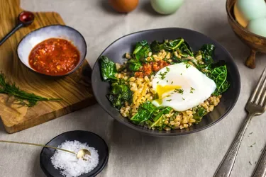 GARLICKY EGG POACH