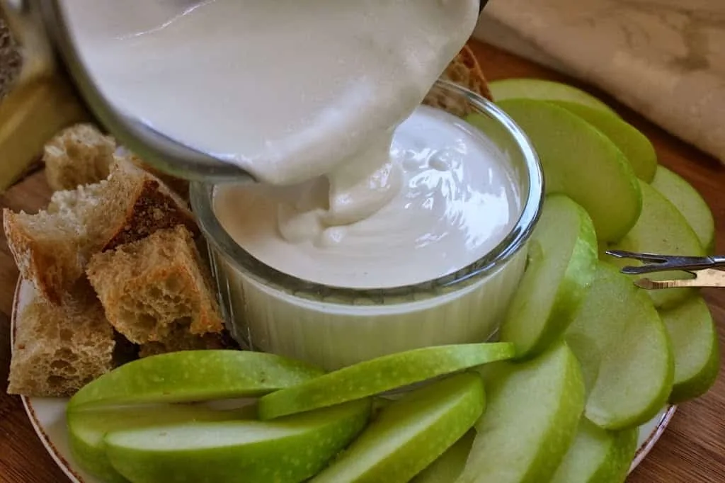 Goat Cheese Fondue On Country−Style Bread