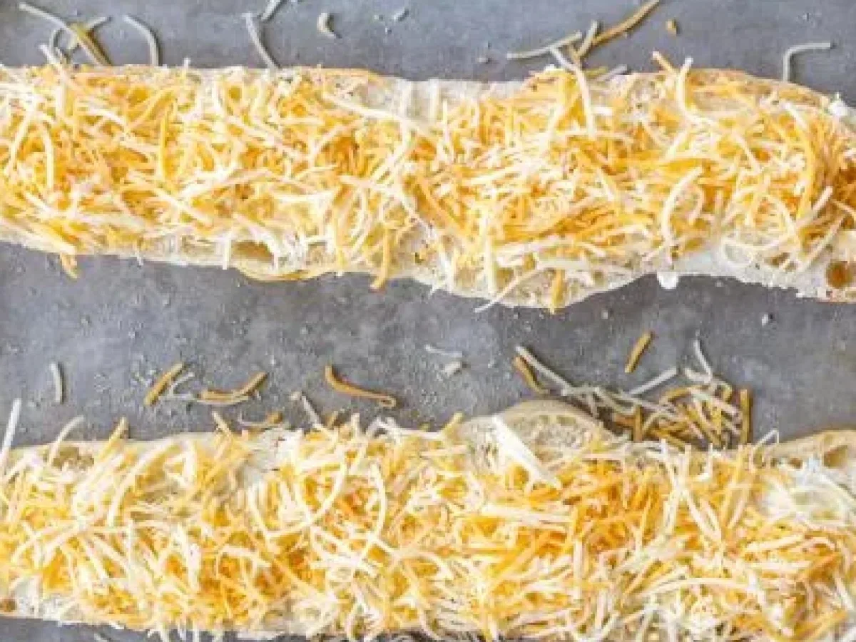 Gooey Cheese Bread