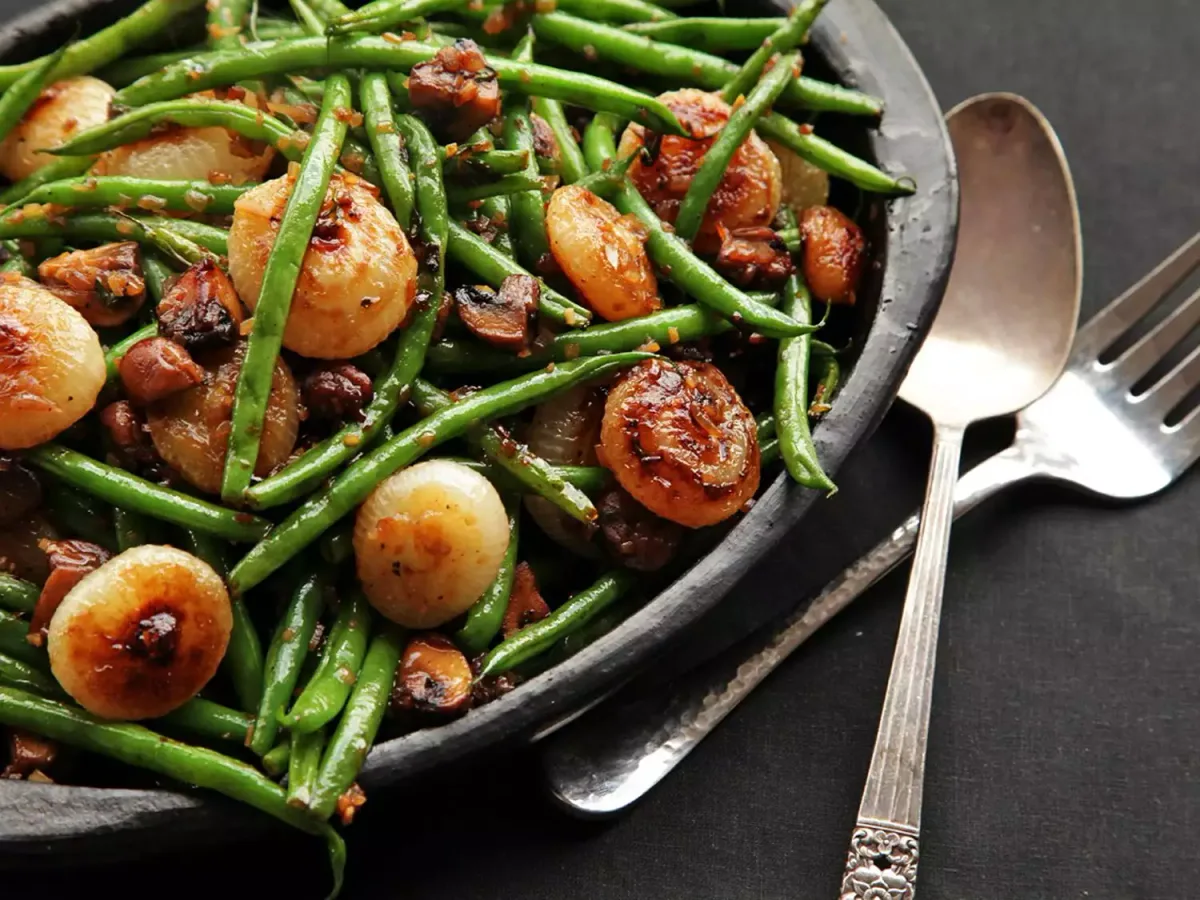 Green Beans With Roasted Onions