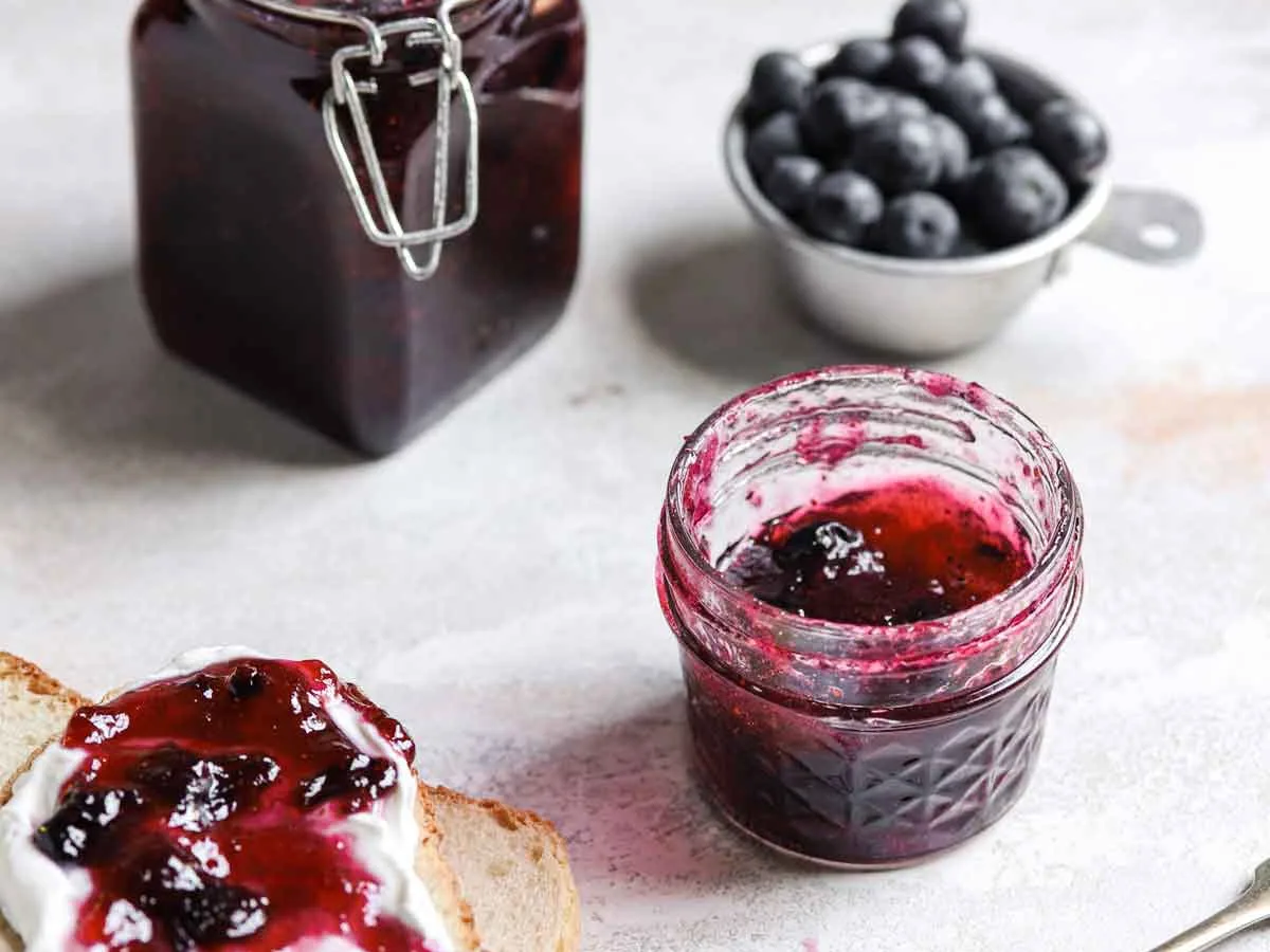 Green Tomato−Blueberry Jam