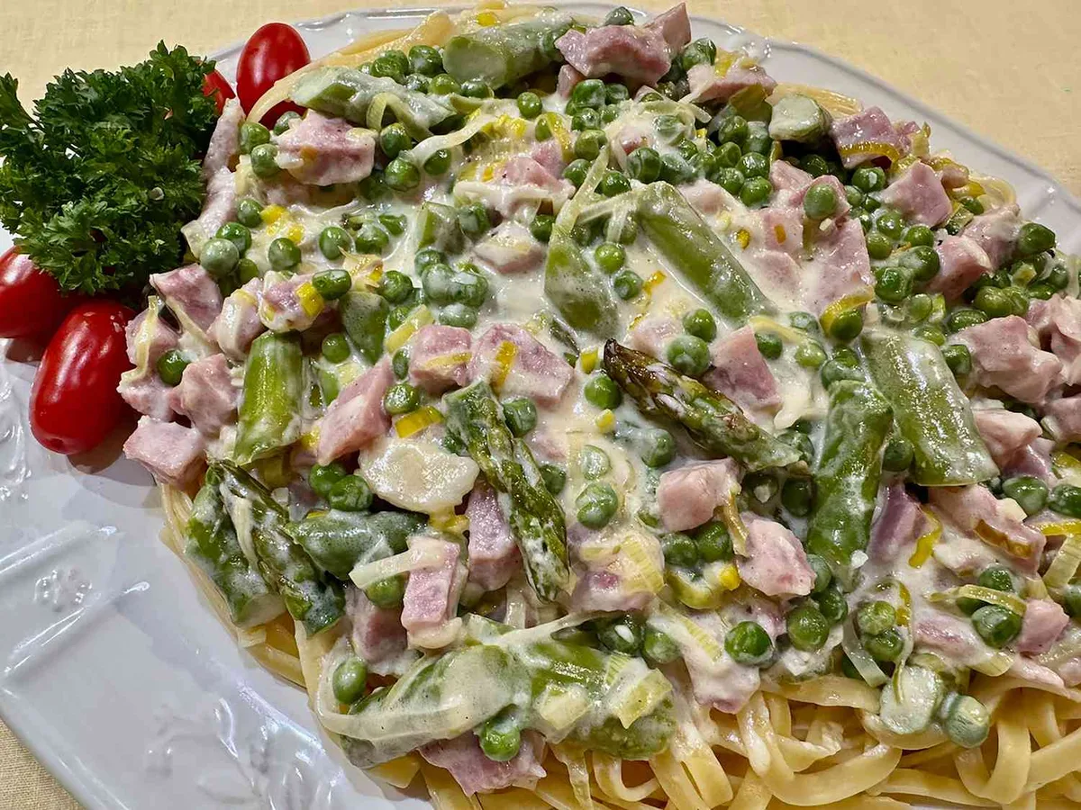 Ham And Asparagus Fettuccine