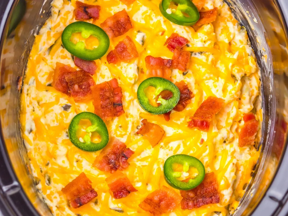JALAPEÑO−CHILE CHEESE CROCK