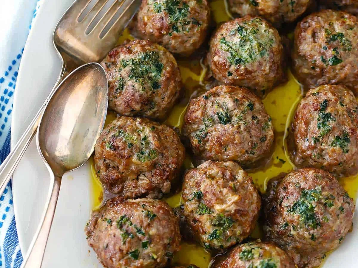 Keftehes − (Fried Minced Balls With Herbs)