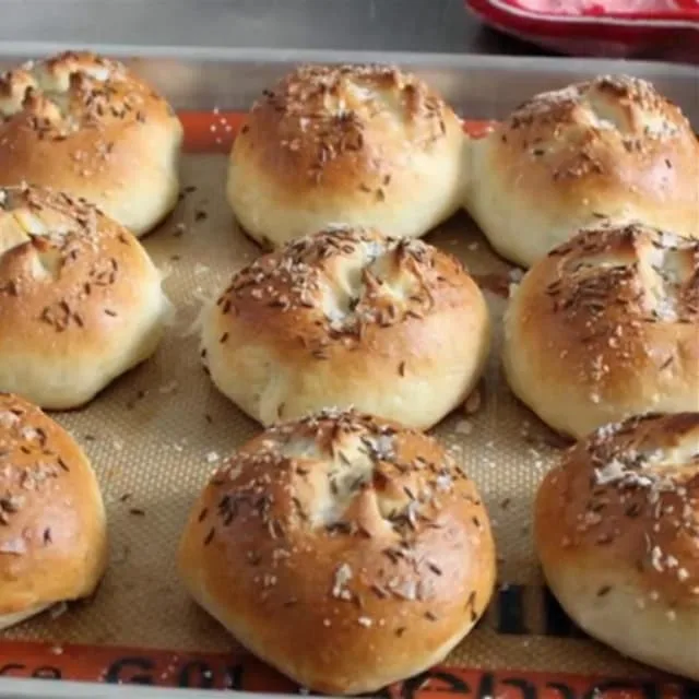 Kummelweck Rolls