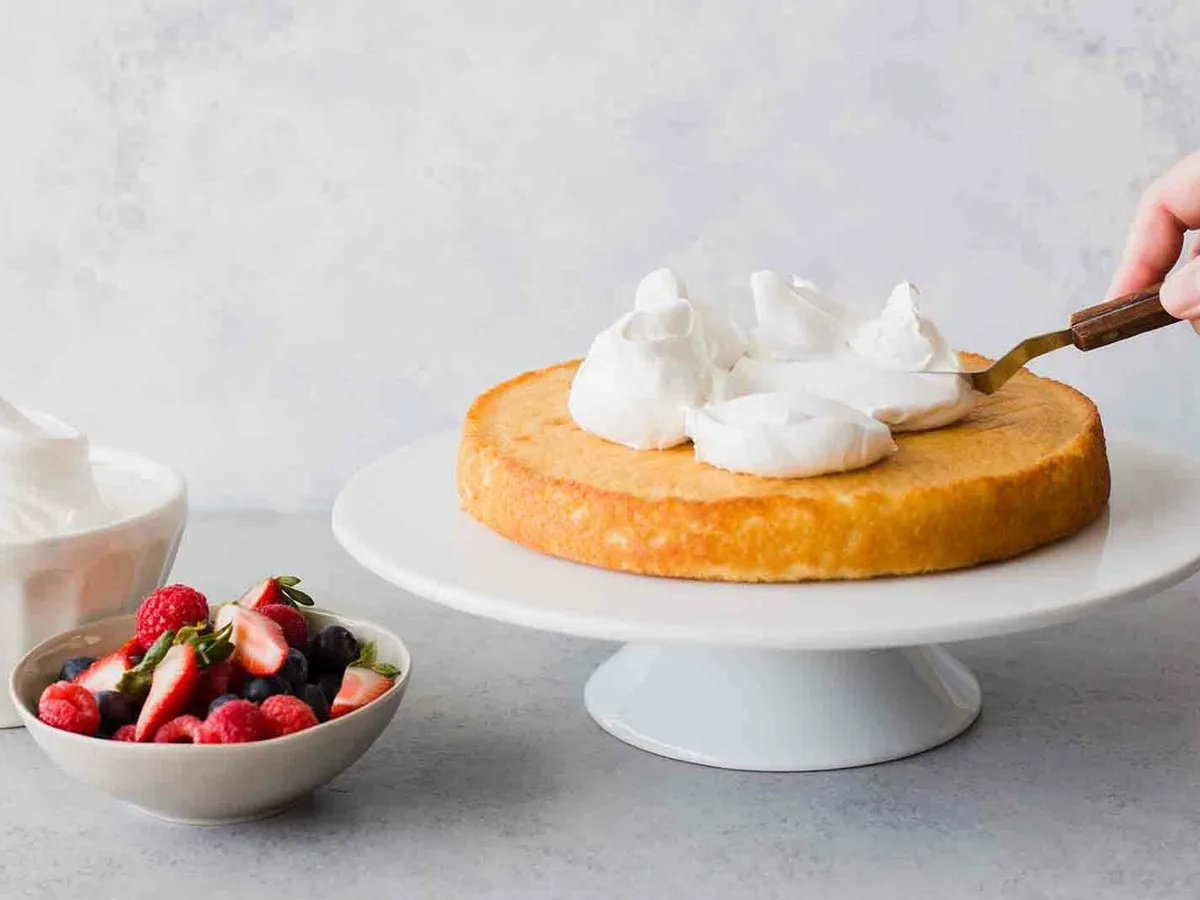 MERRY MERINGUE CAKE