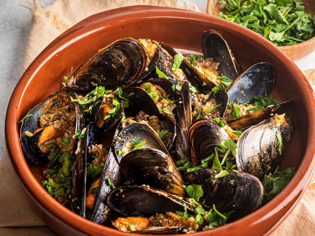 Mussels With Pine Nuts And Garlic