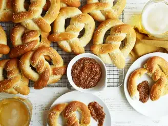 Neujahrspretzel (Soft Pretzels)