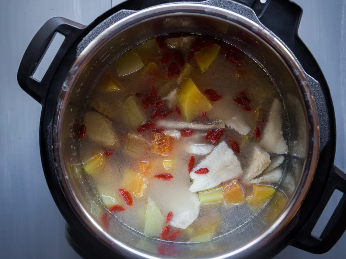 Pacita’s Fish Singang with Ung Choi Green Papaya Fish Soup