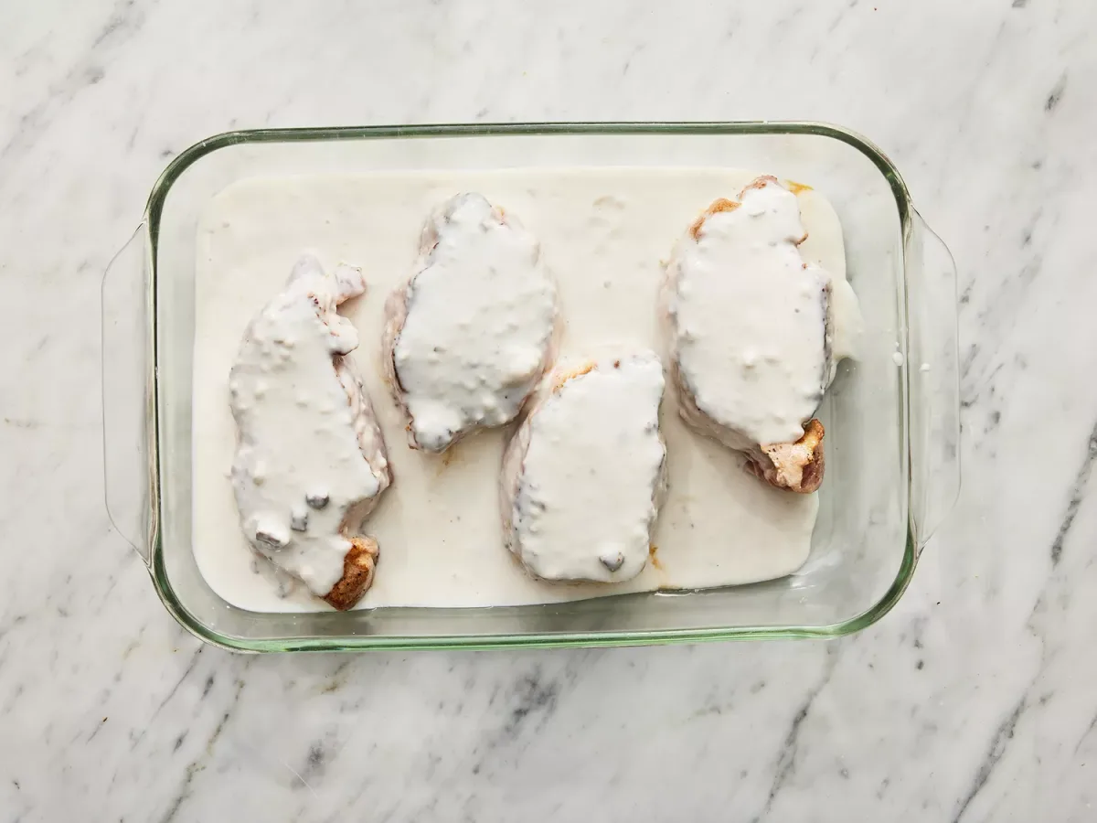 Pork Chops with Cream Gravy