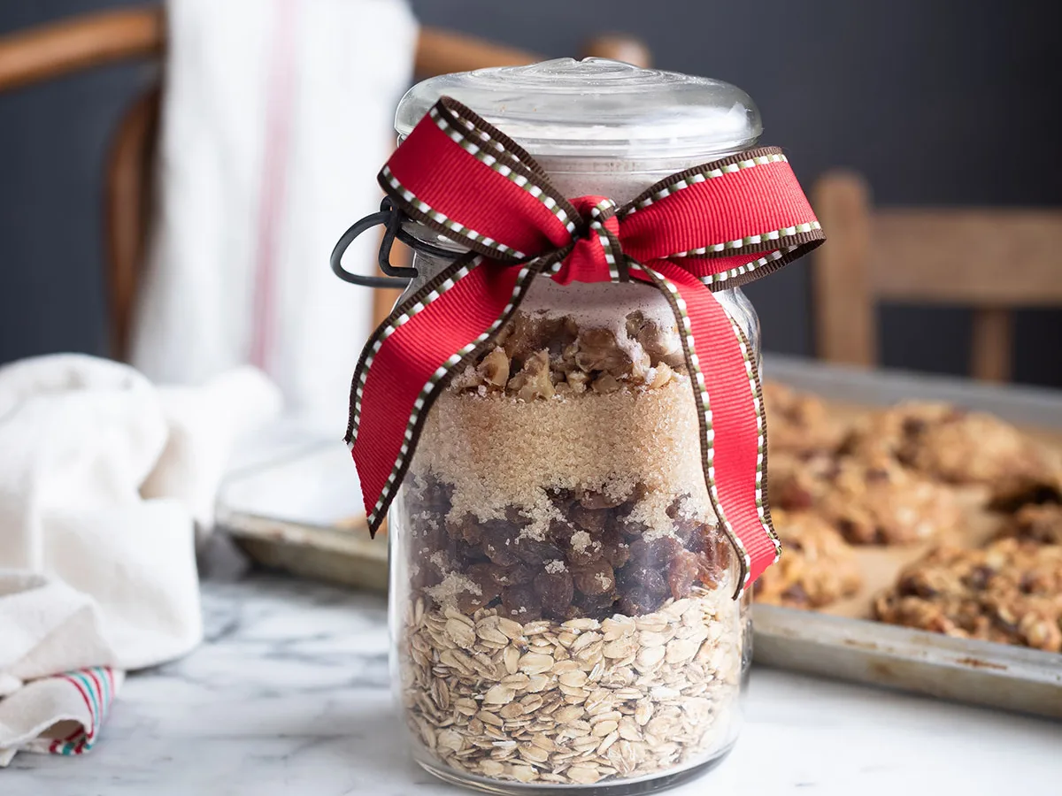 RAISIN CRUNCH COOKIE MIX IN A JAR
