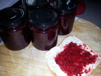 Raspberry Kool−Aid Jam