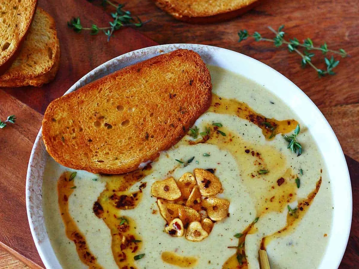 Roasted Garlic Soup