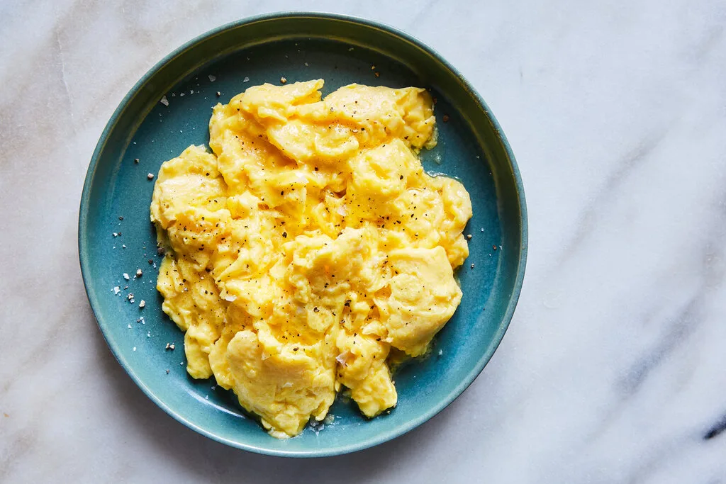 SCRAMBLED MOZZARELLA EGGS