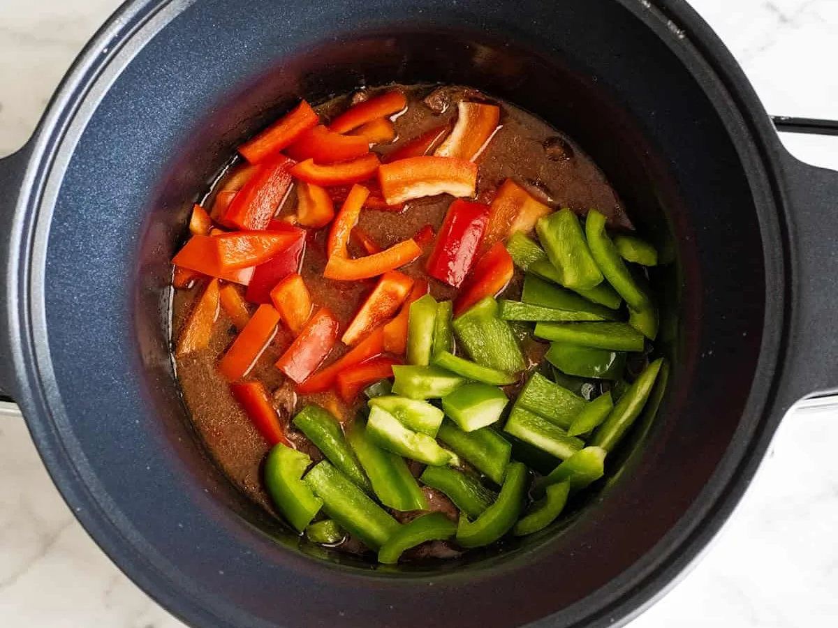 Slow−Cooked Pepper Steak
