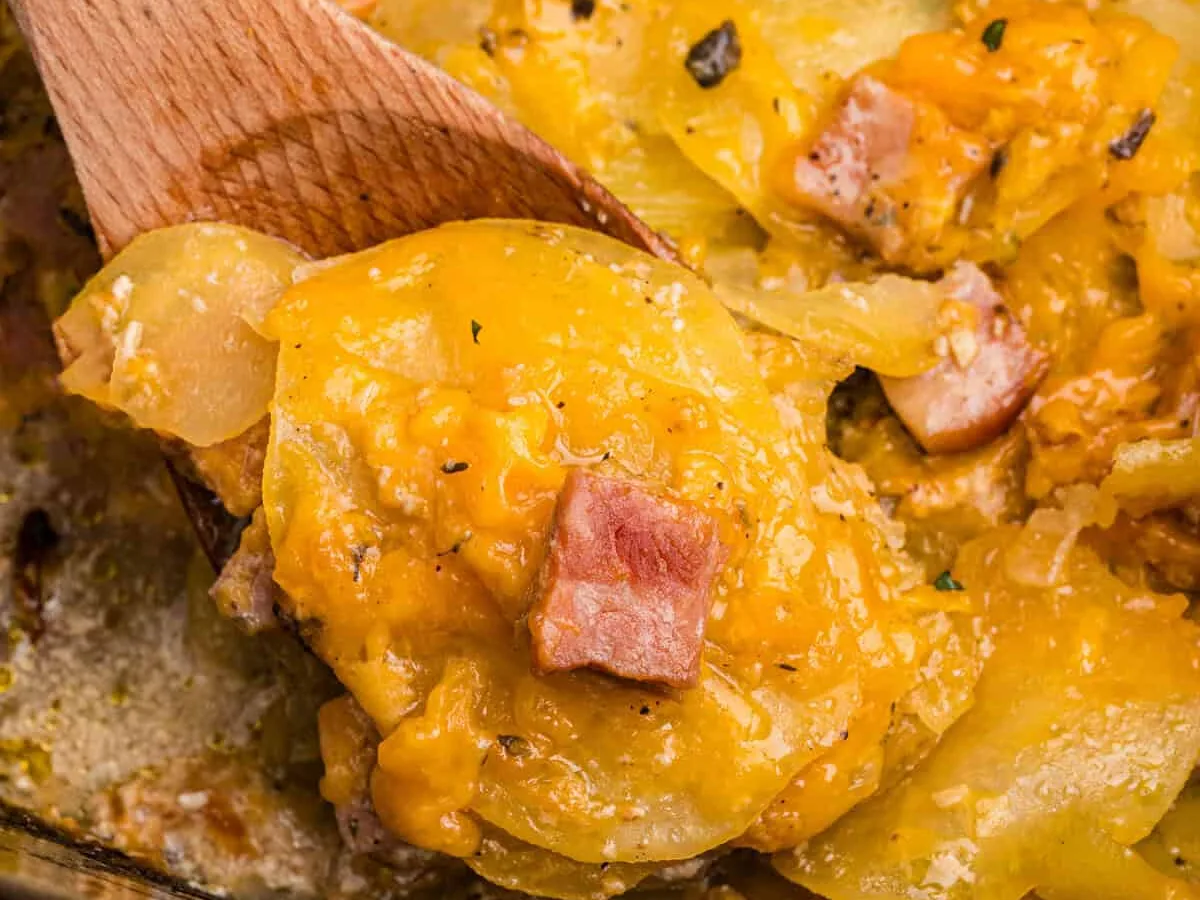 Slow-Cooker Creamy Scalloped Potatoes And Ham