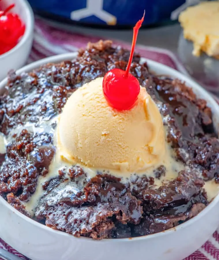Slow Cooker Hot Fudge Sundae Cake