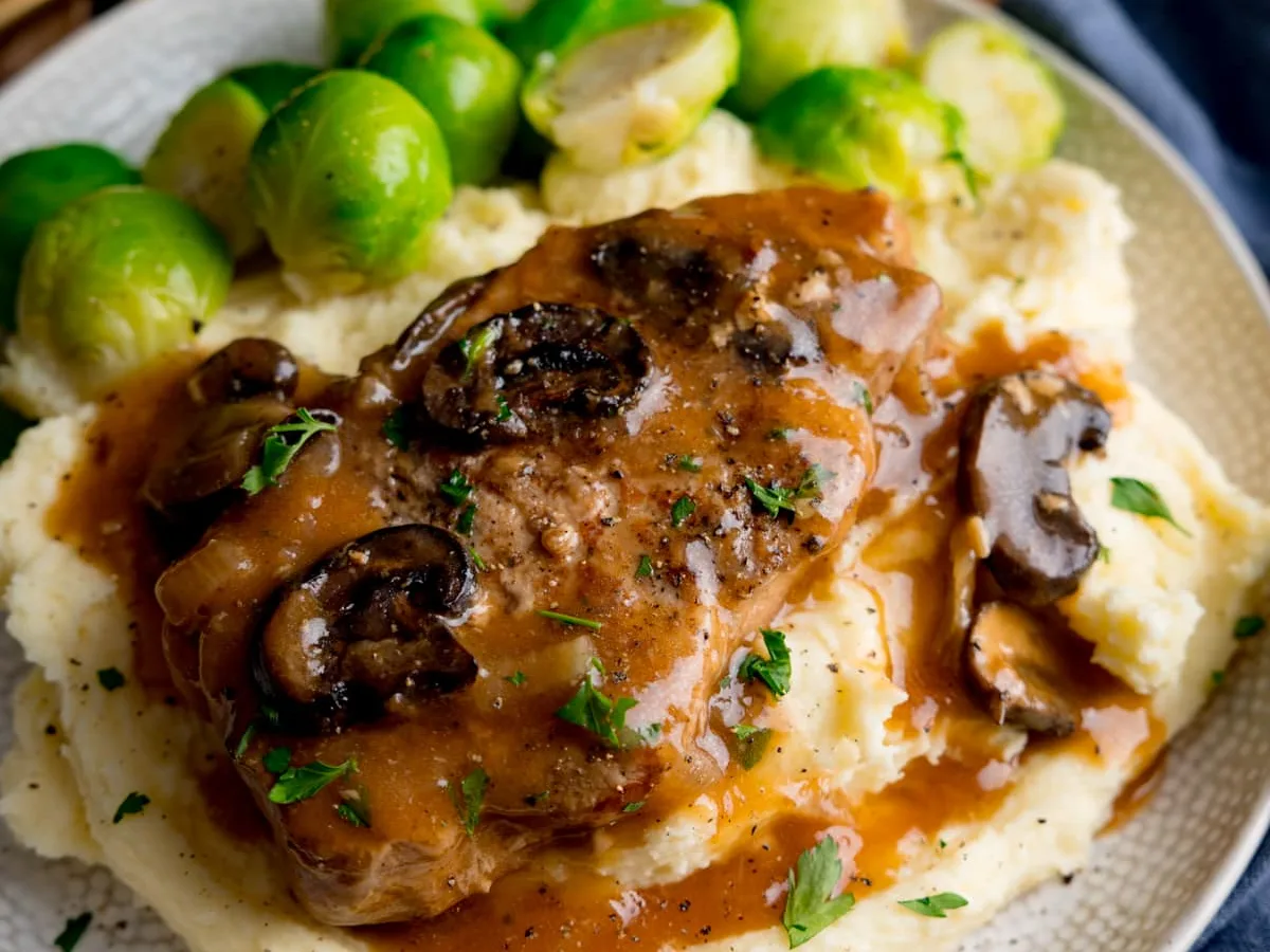 Slow Cooker Pork Chops with Mushroom Sauce
