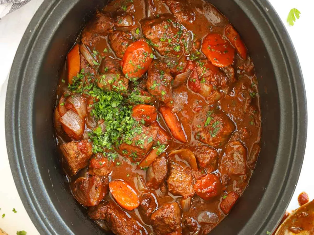Slow Cooker Greek Beef Stifado