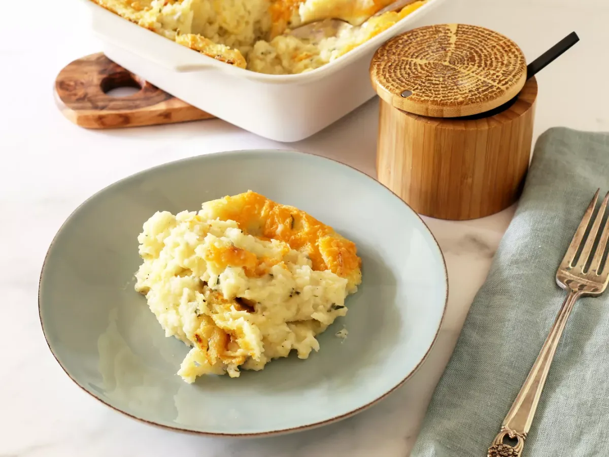 Sour Cream ‘N ’ Cheddar Potato Casserole