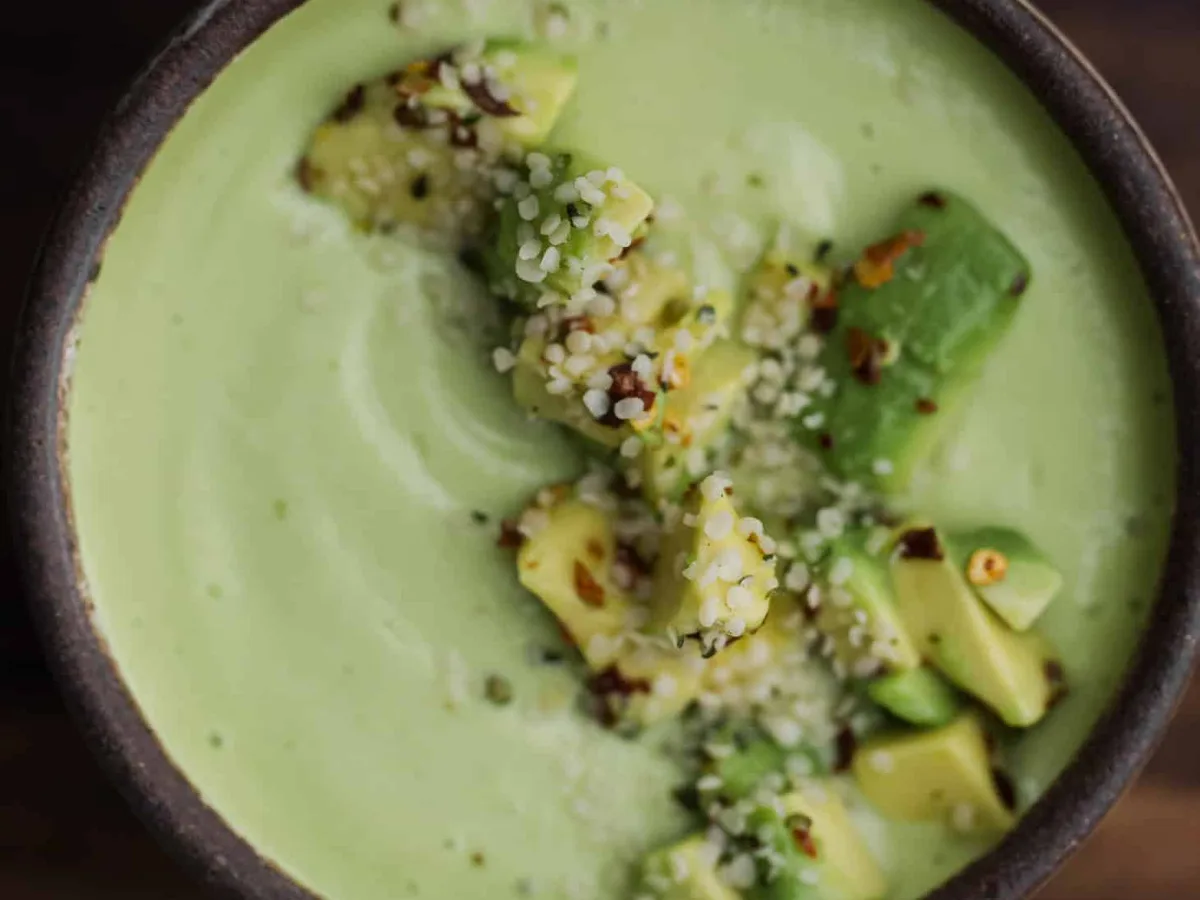 Spicy Cucumber−Avocado Soup
