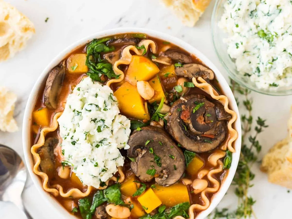 Spinach−Squash Crockpot Soup
