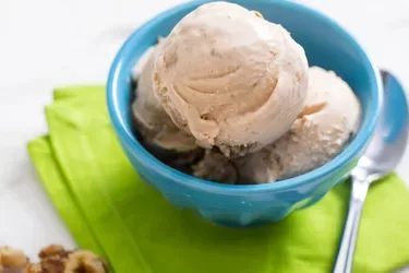 Straw−Ba−Nut Ice Cream