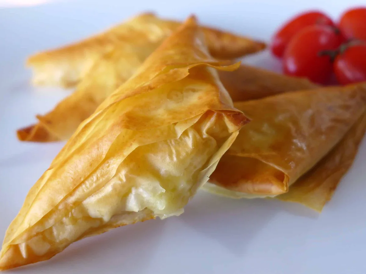 Tiropetes (Cheese−Filled Triangles)