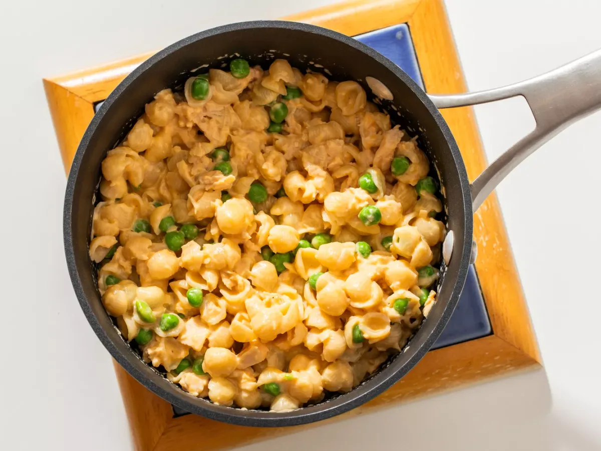 Tuna−Cashew Casserole