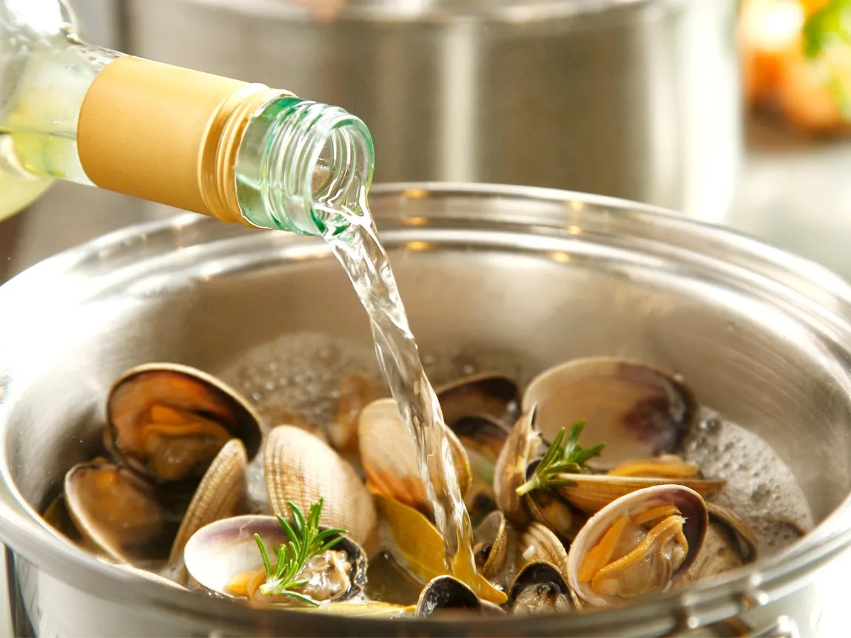 Wine−Steamed Clams