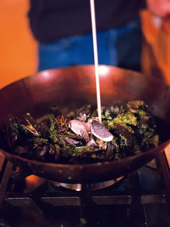 Wok-cooked Fragrant Mussels